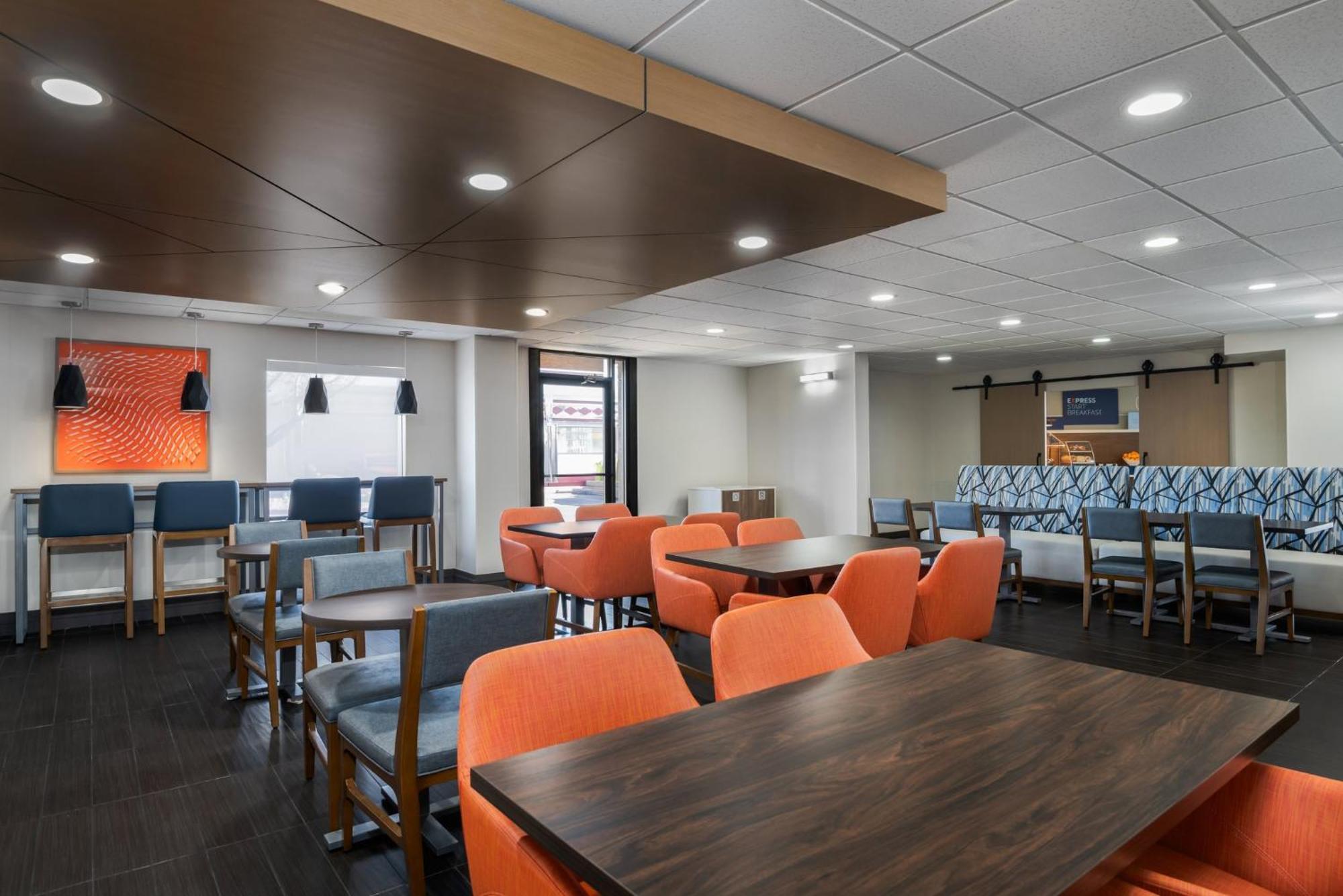 Holiday Inn Express Hotel & Suites Bentonville By Ihg Ngoại thất bức ảnh